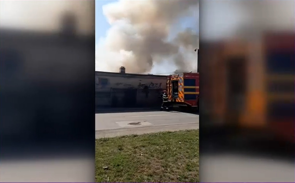 Incendiu lângă gara din Cluj-Napoca. Un vagon dezafectat a luat foc