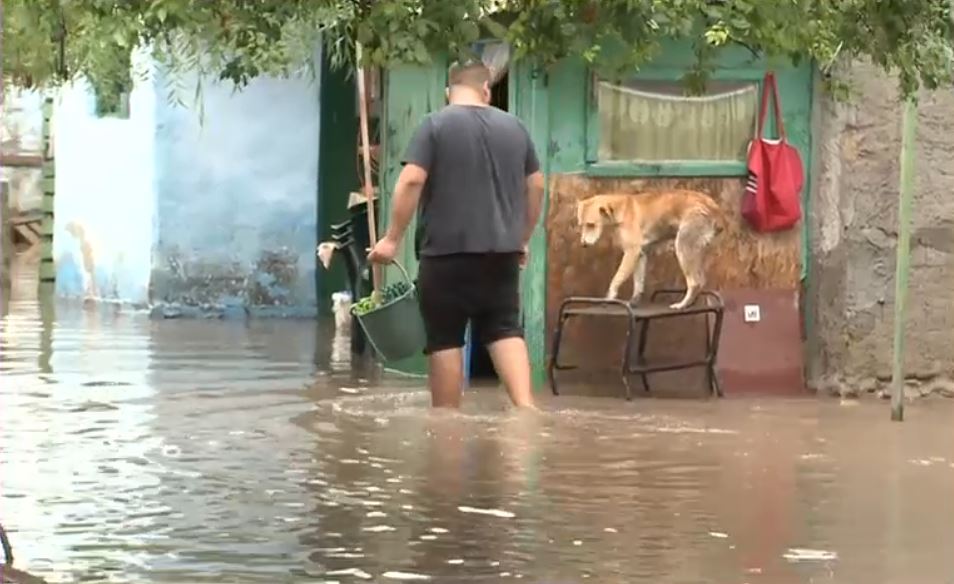 Litoralul, devastat după furtuni. Prefect: Vom cere mâine containere pentru cei cu casele afectate, de la rezerva de stat