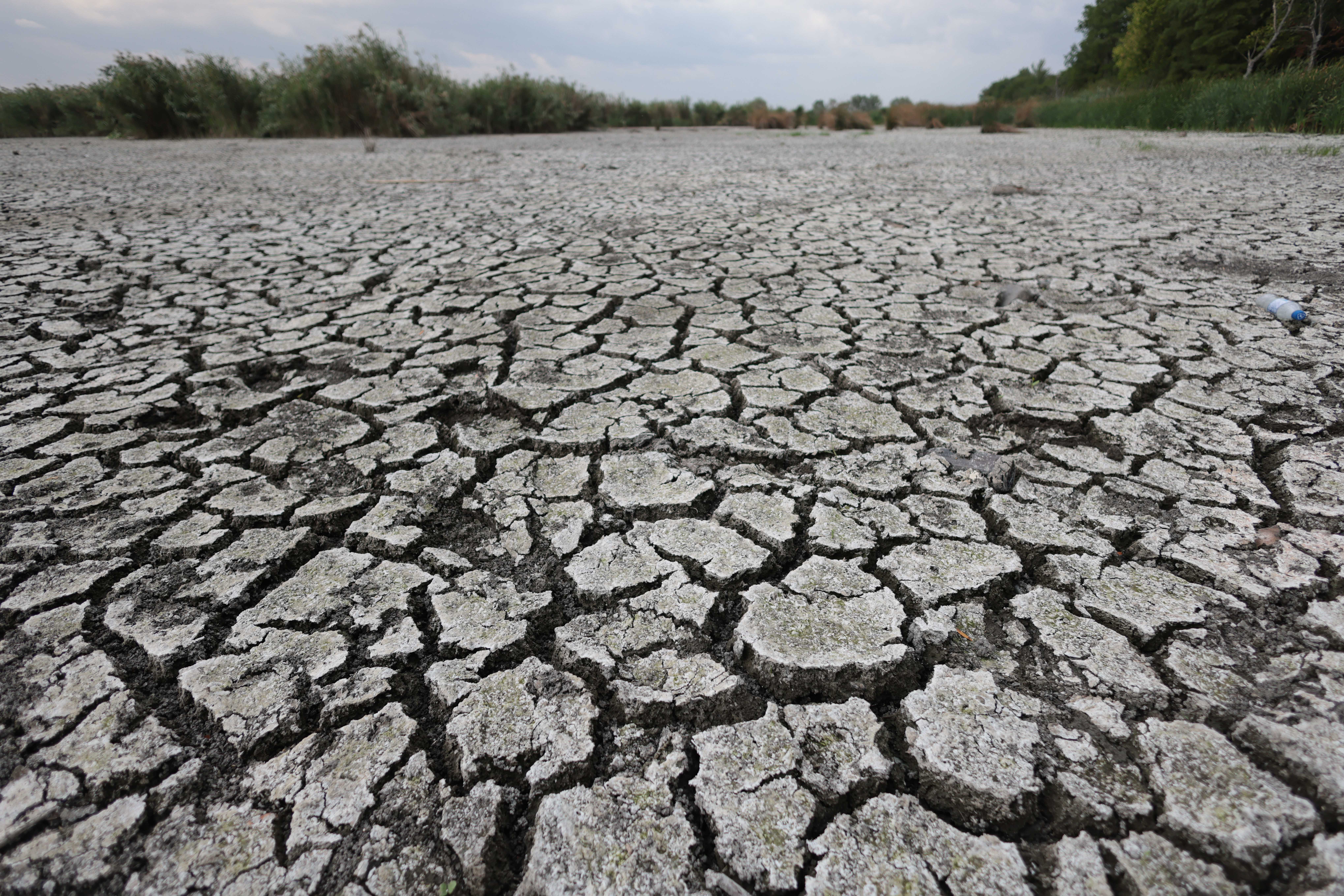 România intră în zona de risc hidric ridicat. Rezervele de apă ale Europei se epuizează din cauza schimbărilor climatice (The Guardian)
