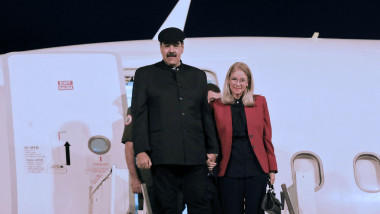 Președintele Nicolas Maduro, pe scara avionului. Foto: Profimedia Images