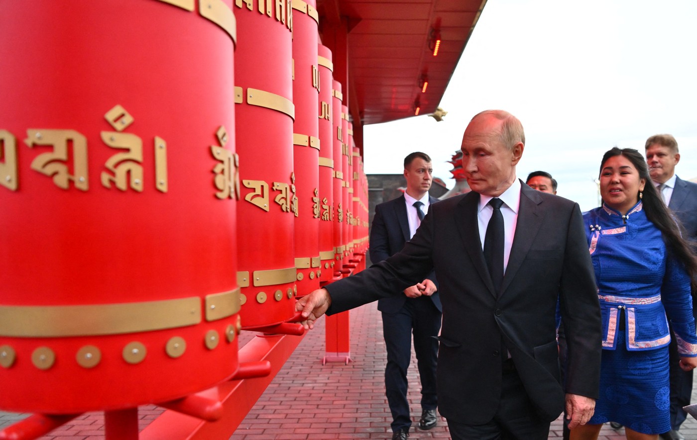 Vladimir Putin a ajuns în Mongolia, unde ar putea fi arestat. Este prima sa vizită într-o țară membră a Curții Penale Internaționale