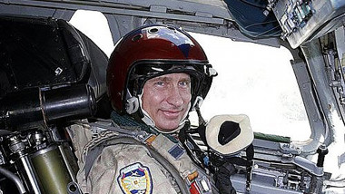 Vladimir Putin în bombardierul Tu-160