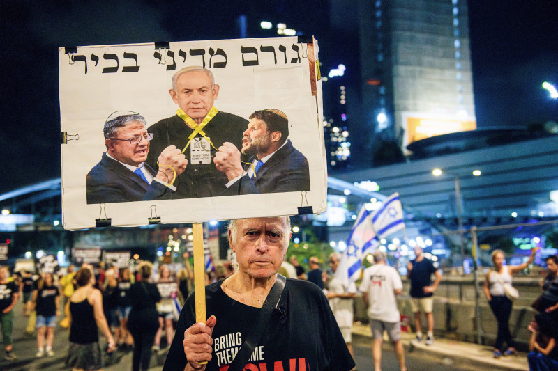 Tel Aviv, Israel. 10th Aug, 2024. A protestor holds up a placard with Bezalel Smotrich and Itamar Ben Gvir strangle PM Benjamin Netanyahu with a yellow ribbon that says: 'Senior political figure' during the rally. Thousands of Israelis demonstrated with t