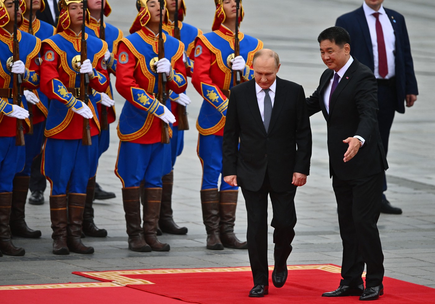 Putin sfidează justiția internațională. Cum a fost primit dictatorul rus în Mongolia: Fanfară și covor roșu în loc de cătușe