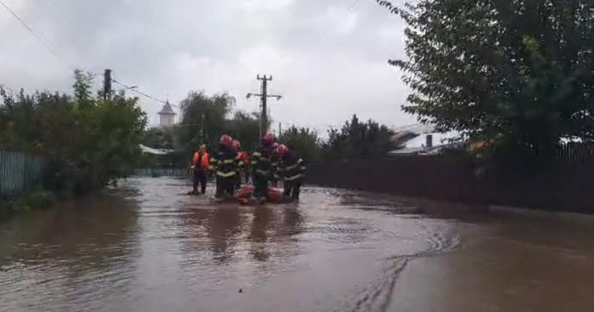 Ploile torențiale aduse de ciclonul Boris au făcut prăpăd în Moldova. Doi morți în urma unei viituri, apa ajunge la 1,7 metri