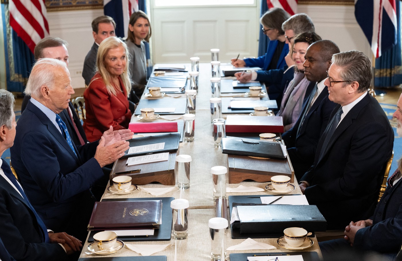 Îngrijorare la Washington. Președintele SUA și premierul britanic au discutat despre armele primite de Rusia din Iran și Coreea de Nord