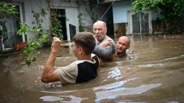 Oameni surprinși de viitură în localitatea Slobozia Conachi din Galați