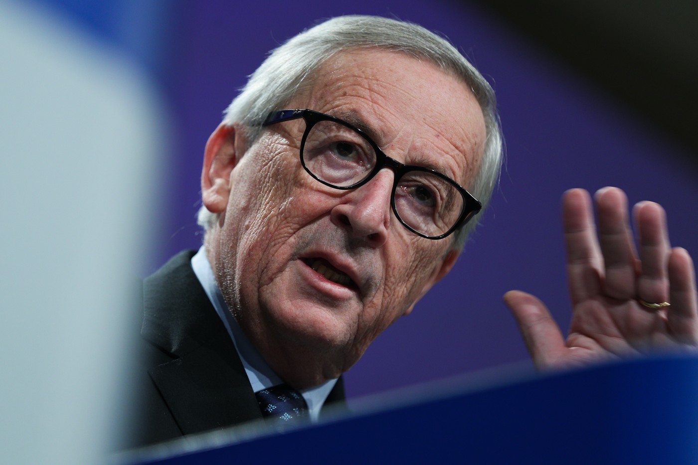 Jean-Claude Juncker critică decizia Germaniei de a extinde controlalele la frontieră pentru că îi afectează pe navetiști