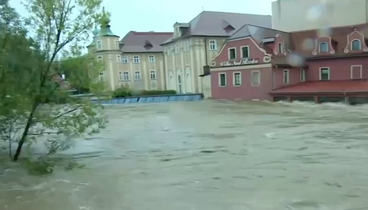 Polonia a mobilizat mii de soldați pentru a interveni în urma inundațiilor devastatoase din țară. Un oraș întreg urmează să fie evacuat