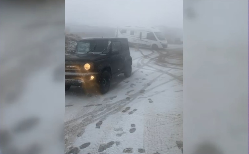 Ciclonul Boris a adus zăpadă pe Transalpina, la peste 1900 de metri altitudine. Avertismentul salvamontiștilor din Gorj