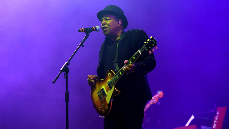 Tito Jackson în timpul unui concert