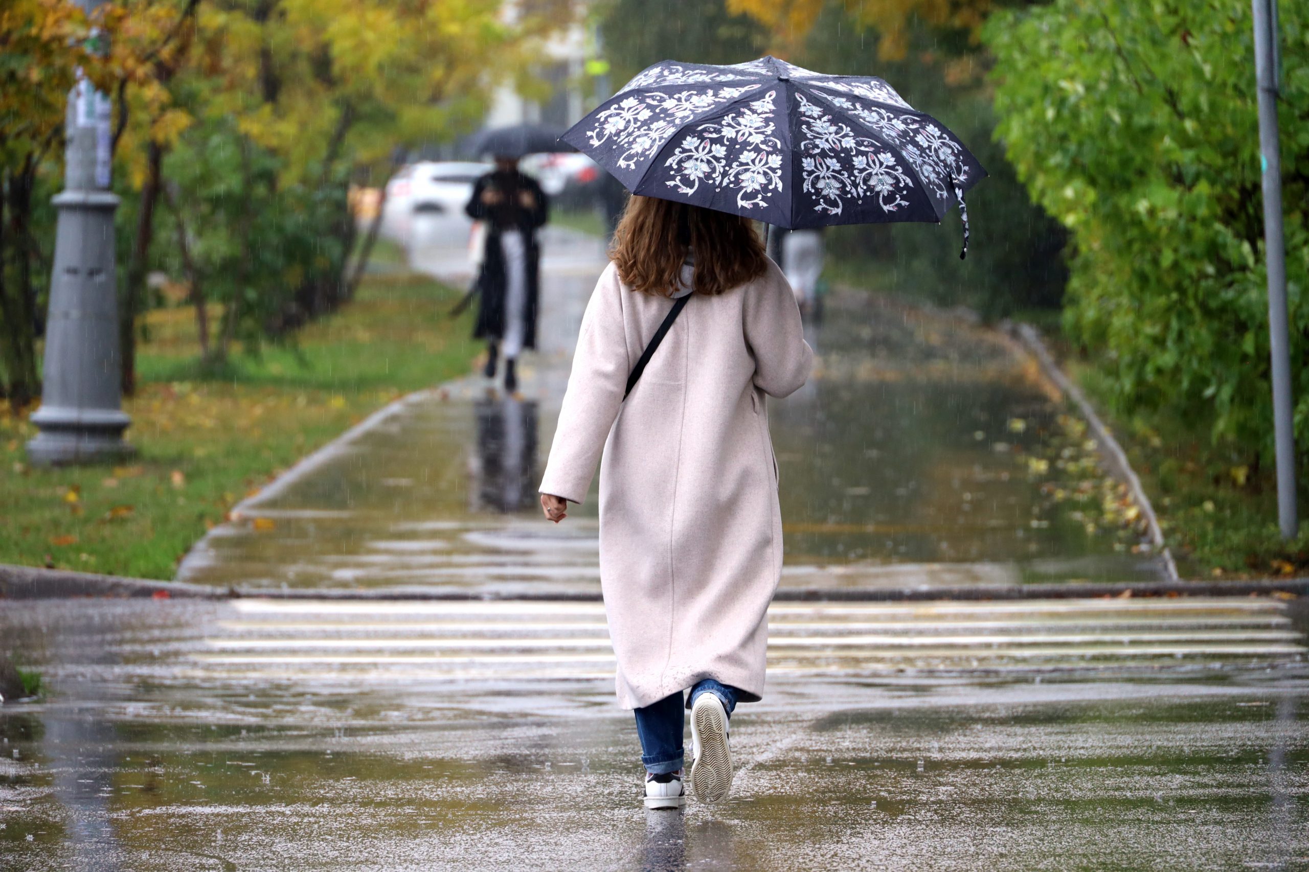 Avertizare meteo de furtuni: 17 județe intră sub cod galben. Meteorologii anunță când se încălzește din nou vremea