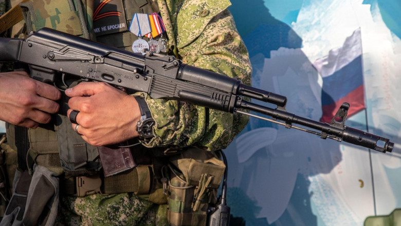 Moscow, Russia. 14th of September, 2024. A Russian serviceman with a machine gun and military equipment is seen in Moscow, Russia