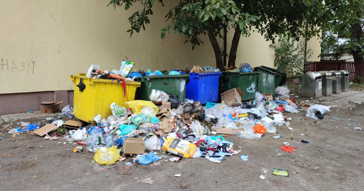Stare de alertă în 65 de localități din Bacău după ce serviciul de salubrizare s-a prăbușit