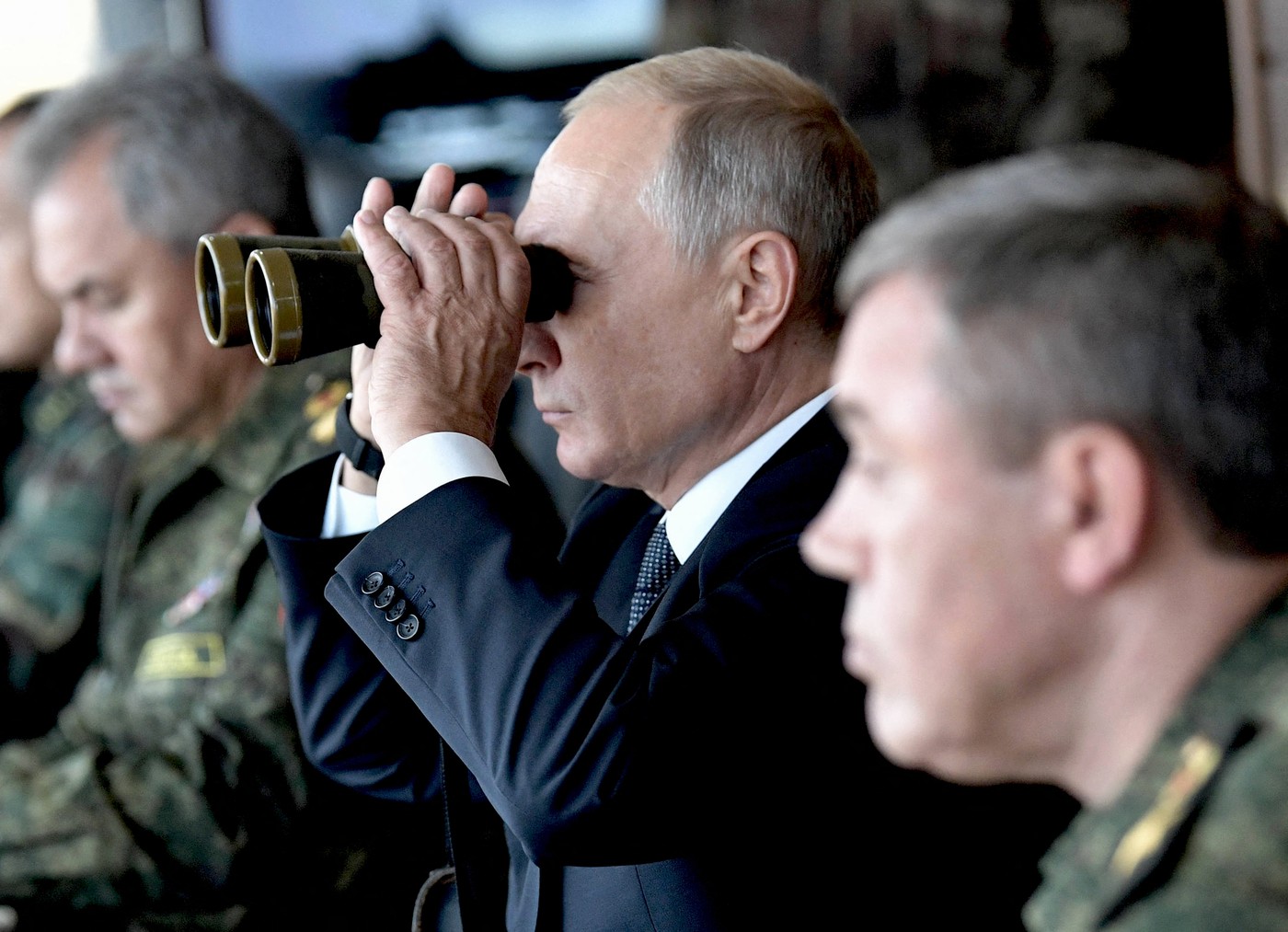 Putin ordonă să se termine avionul Baikal, dar există două probleme: nu există motor și este prea scump