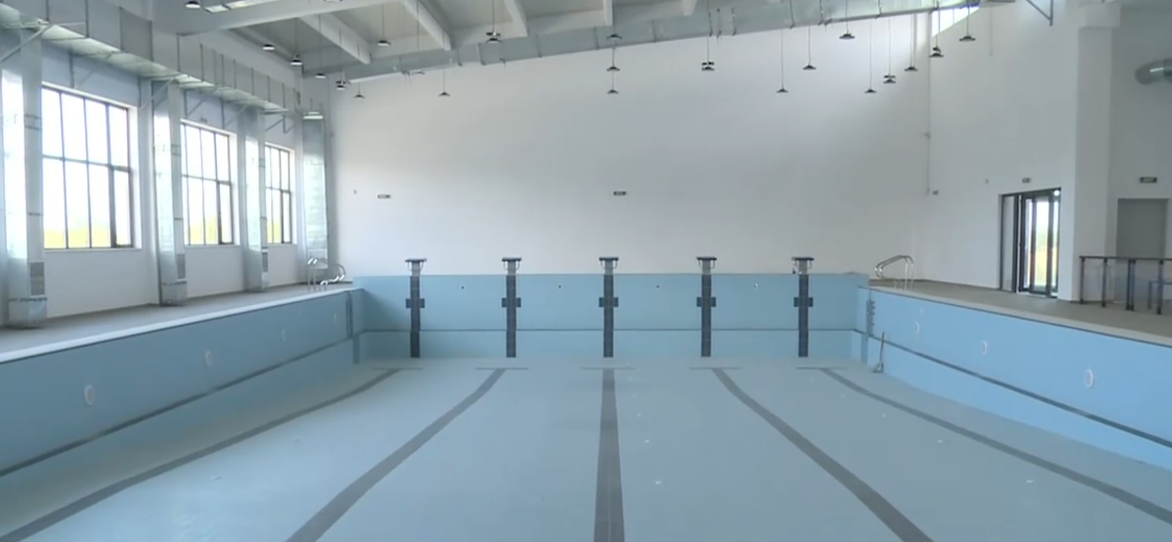 Bazin semiolimpic construit într-o comună fără canalizare și rețea de gaze. "Mobilizez și babele din jurul meu și ne ducem împreună"