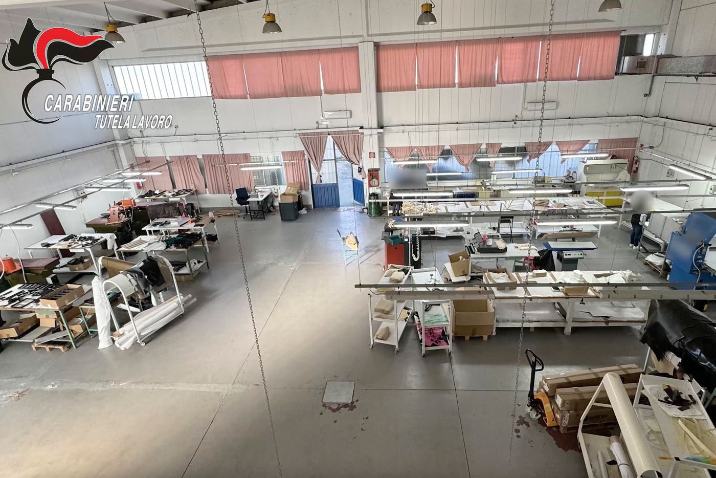 Suferința din spatele luxului „Made in Italy”. Mărci de prestigiu folosesc furnizori care își tratează lucrătorii ca pe sclavi