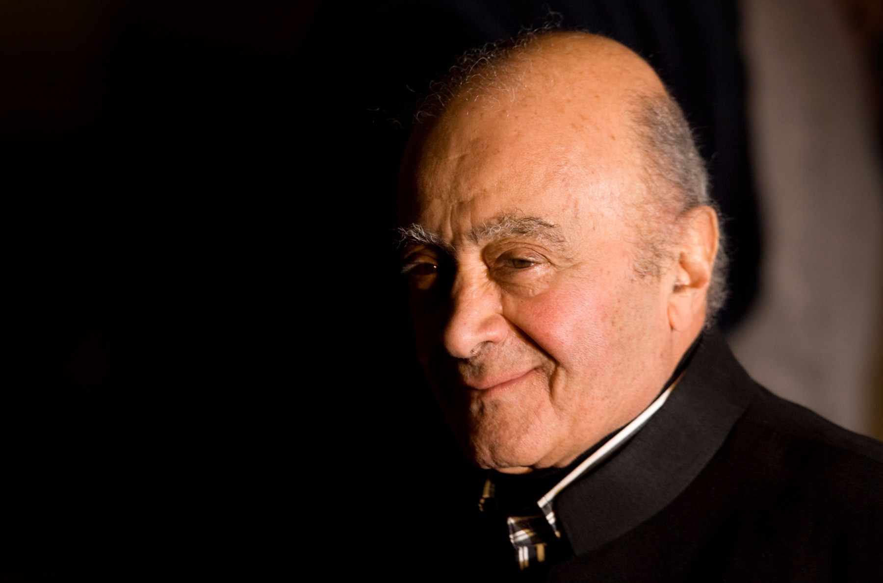 „Prădătorul de la Harrods”. Un reportaj BBC dezvăluie cum miliardarul saudit Mohamed Al Fayed își viola și abuza angajatele