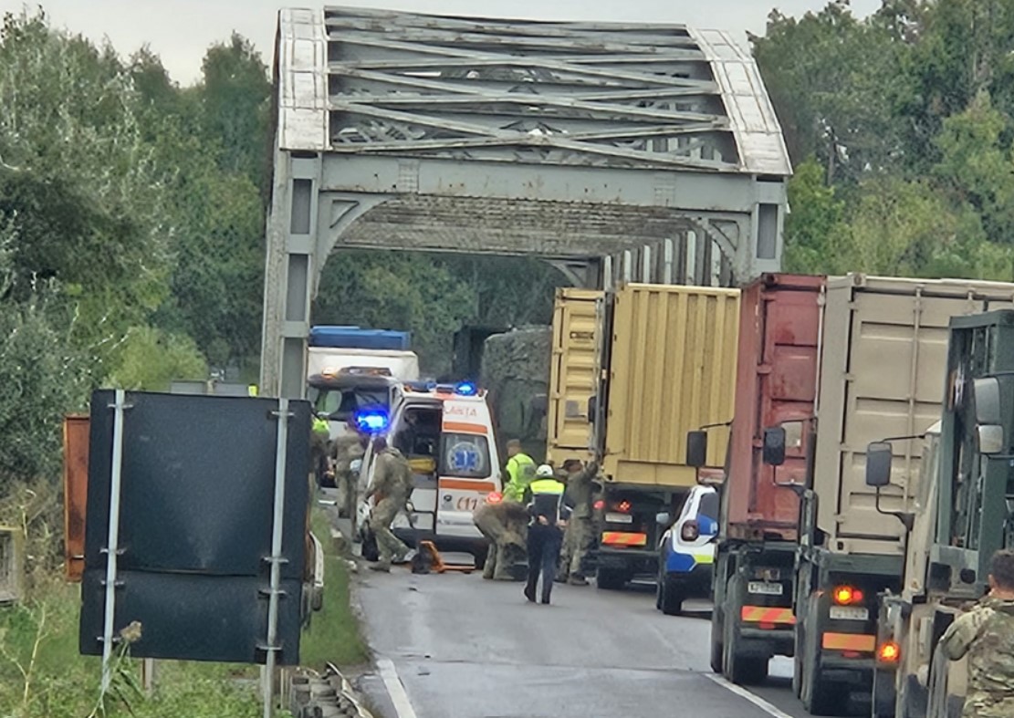 Două convoaie militare implicate într-un accident pe DN 2B, în județul Brăila, la limita cu județul Galați