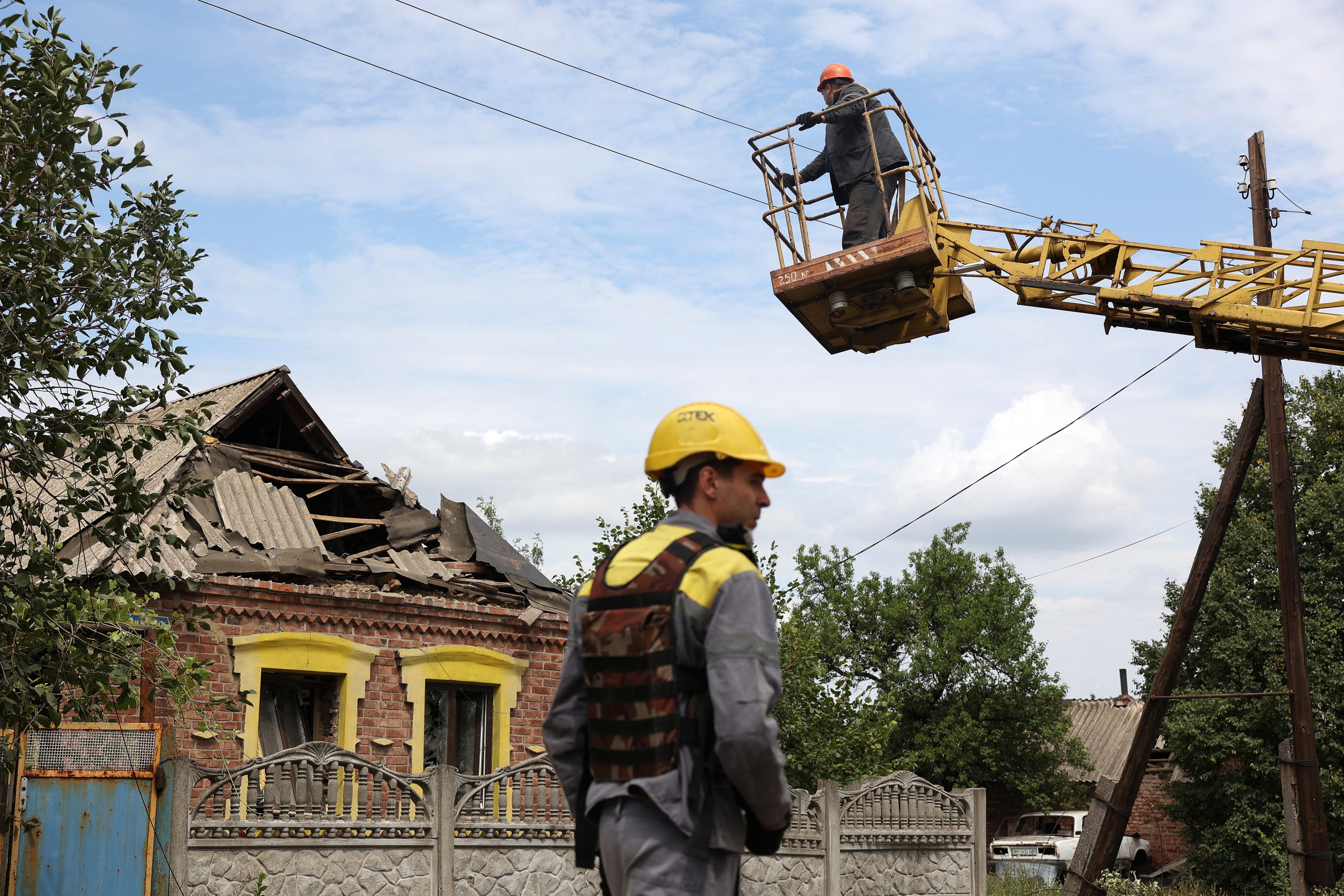 Cum a ajuns Ucraina să-și repare infrastructura energetică distrusă de ruși cu bani proveniți din rezerva valutară a Rusiei lui Putin