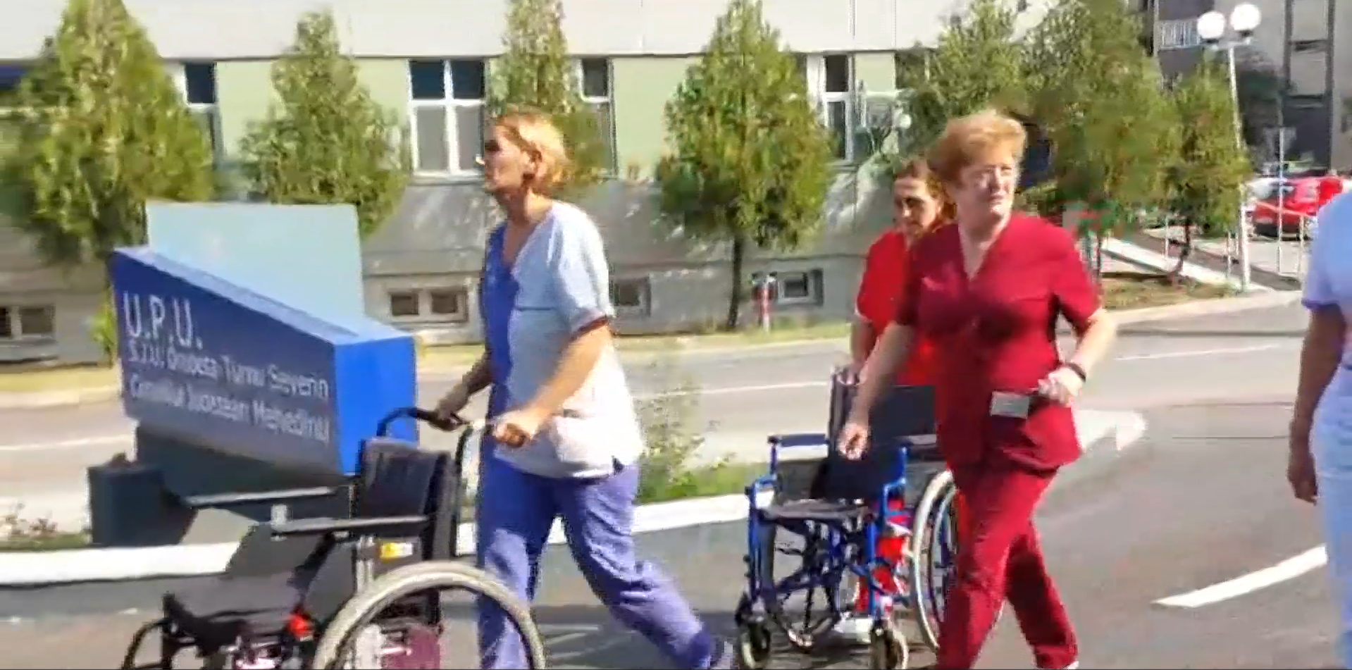 Alertă în Mehedinți: 100 de copii au acuzat stări de rău, după ce au mâncat la școală
