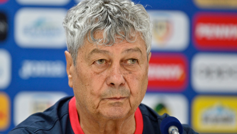 mircea lucescu la o conferinta de presa