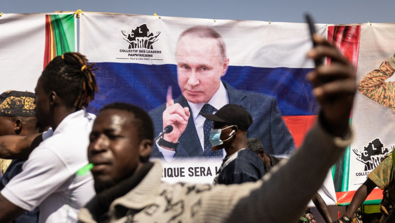 banner cu putin in burkina faso