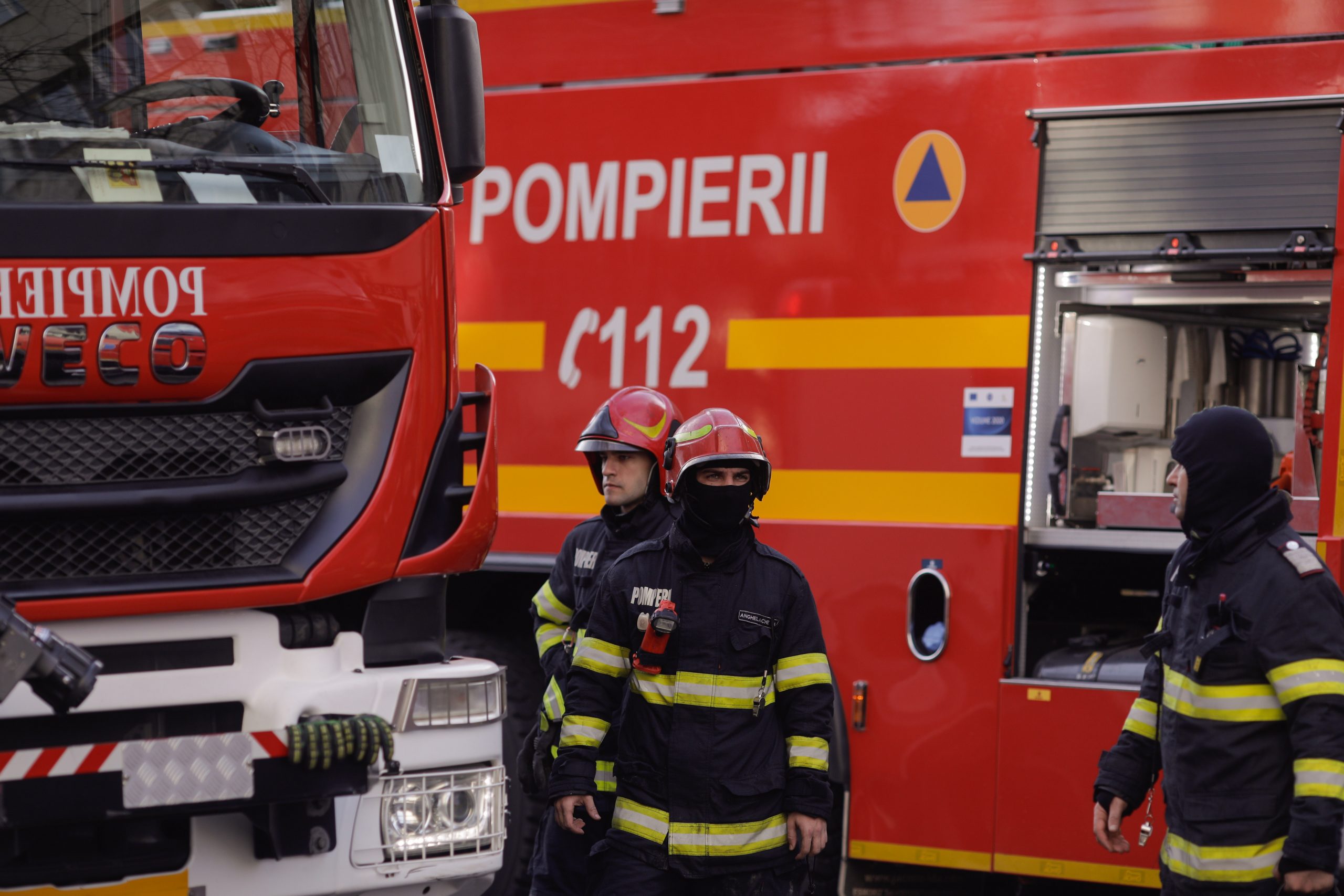 Incendiu la un fast-food din Giurgiu: cinci angajați au ieșit singuri din clădire. De la ce a pornit focul