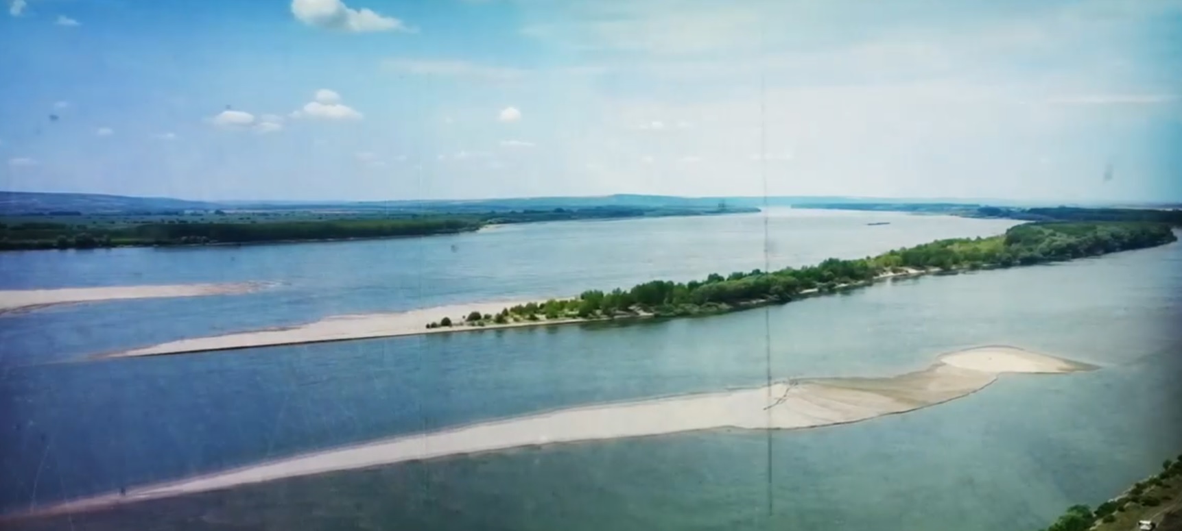 Ambarcaţiune cu turişti răsturnată în Delta Dunării. 4 persoane sunt resuscitate, 6 au ajuns în siguranță la mal