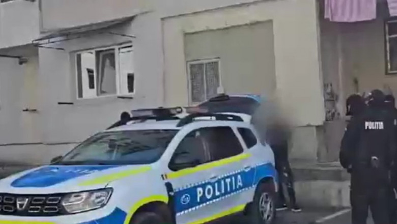 mașină de poliție și polițiști în constanța