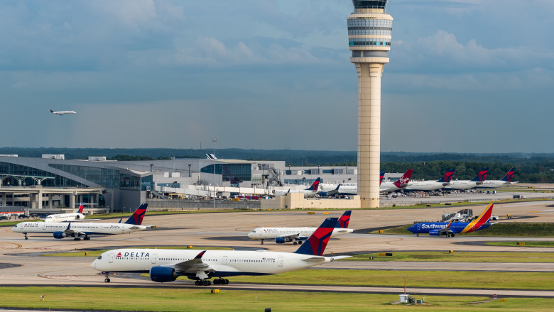 avion delta pe aeroportul din atlanta