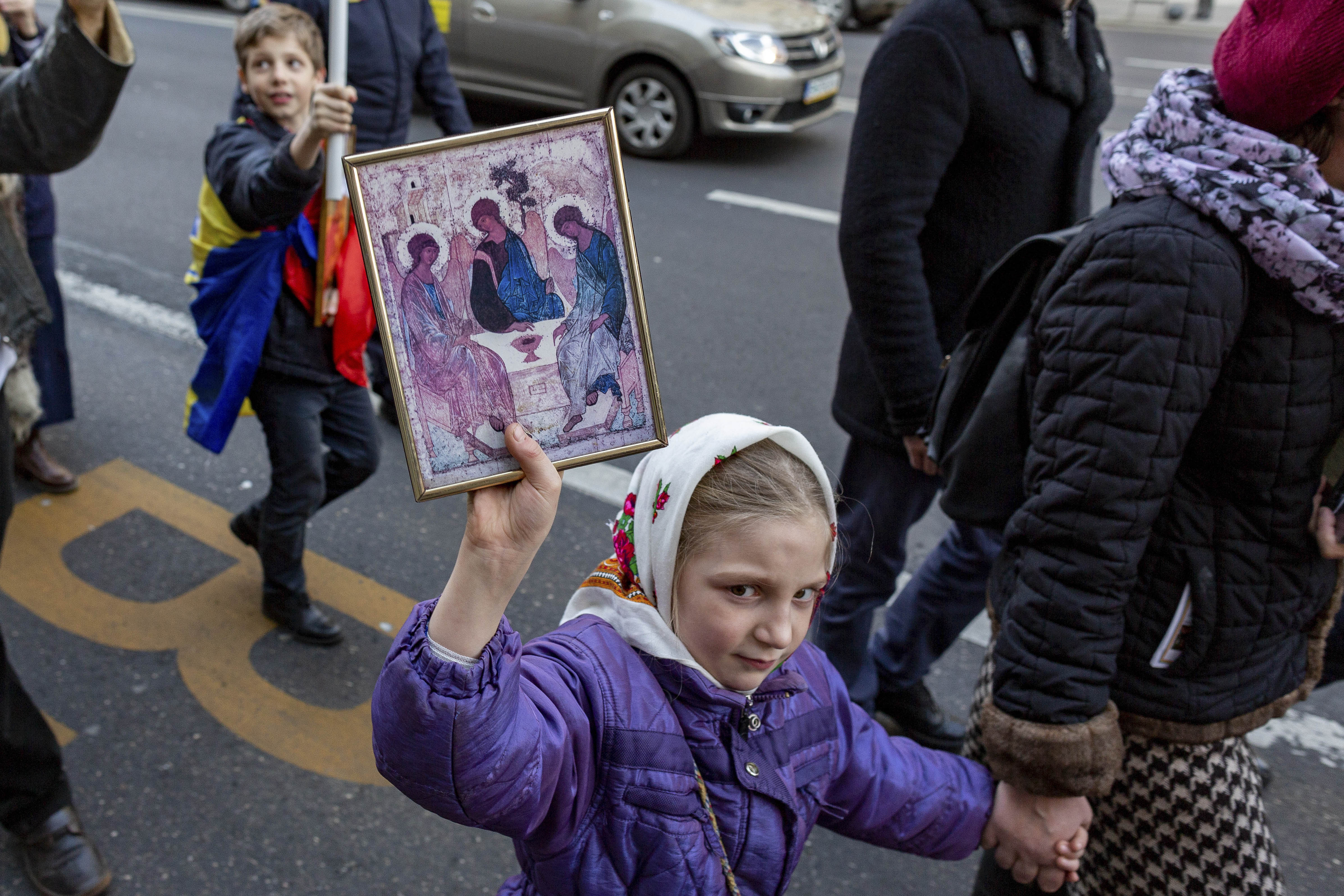 Grupuri religioase extremiste finanțează campanii în școli din întreaga lume împotriva educației sexuale și egalității de gen (raport)