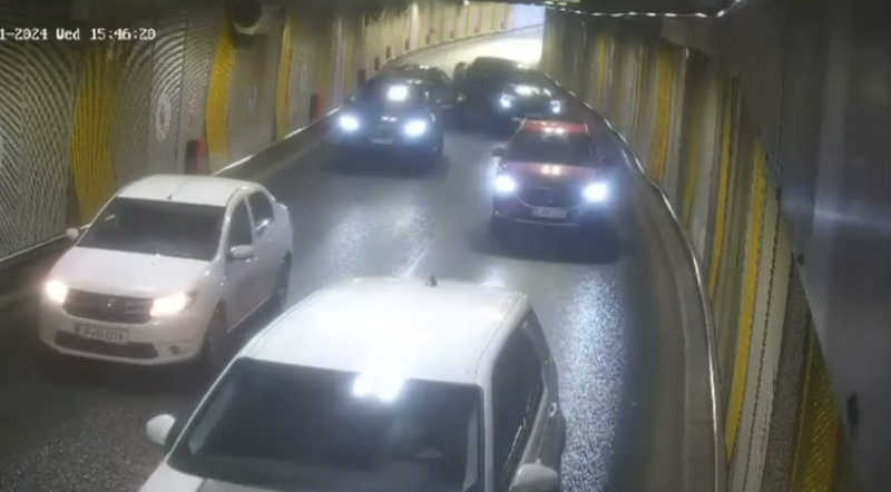 VIDEO. Momentul accidentului din Pasajul Unirii. În imagini se vede cum o mașină de teren intră cu viteză și îi lovește pe cei din față