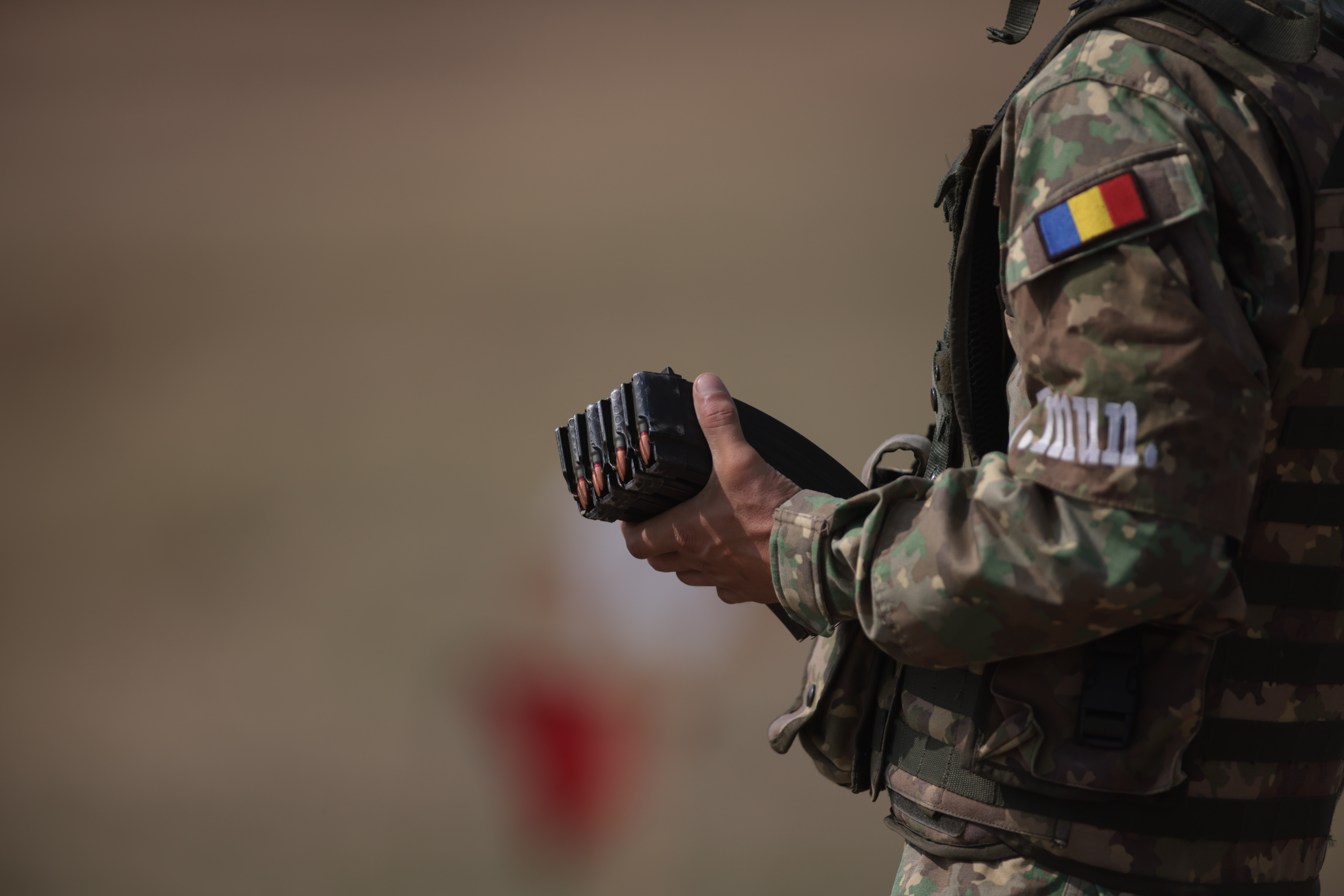 Ministrul Apărării, absent de la discuțiile din Parlament privind doborârea dronelor rusești/ Armata nu poate trage pe timp de pace
