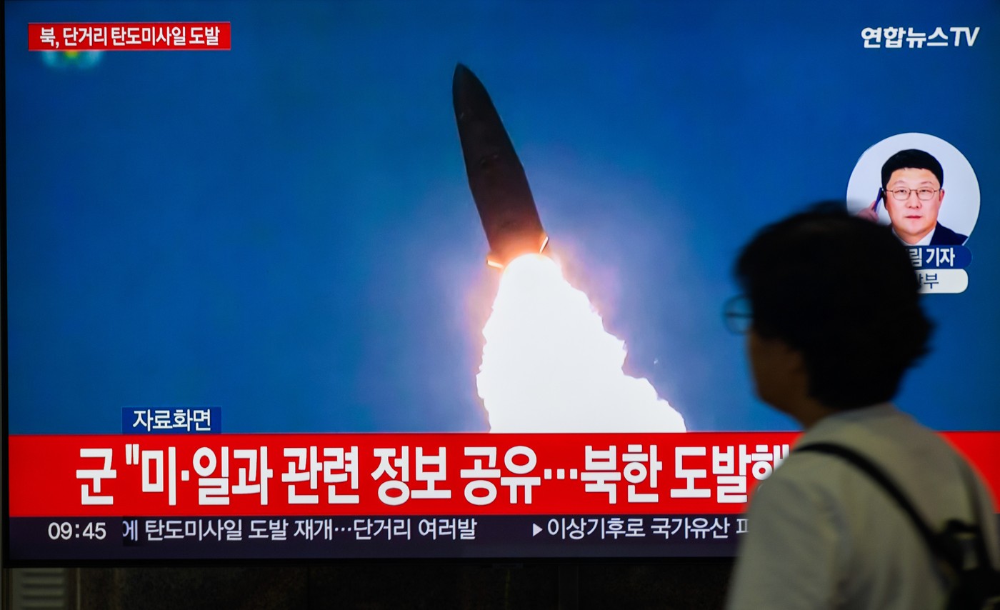 Coreea de Nord a lansat mai multe rachete balistice cu rază scurtă de acţiune în Marea Japoniei
