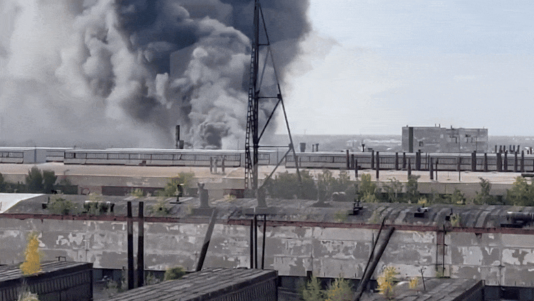 Incendiu uriaș la o fabrică de tancuri din Siberia. Rușii spun că a luat foc acoperișul „fabricii de televizoare” de la niște reparații