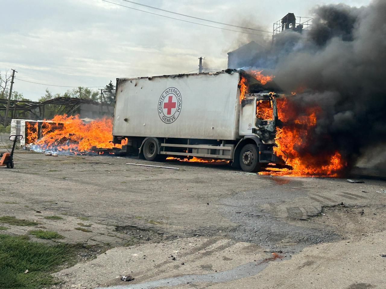 Crucea Roșie anunță că trei angajați ai săi au fost uciși în Donețk. „O altă crimă de război a Rusiei”, acuză Zelenski