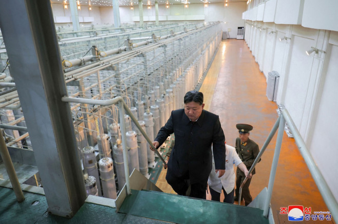 Kim Jong un, în inspecție. Foto: Profimedia Images