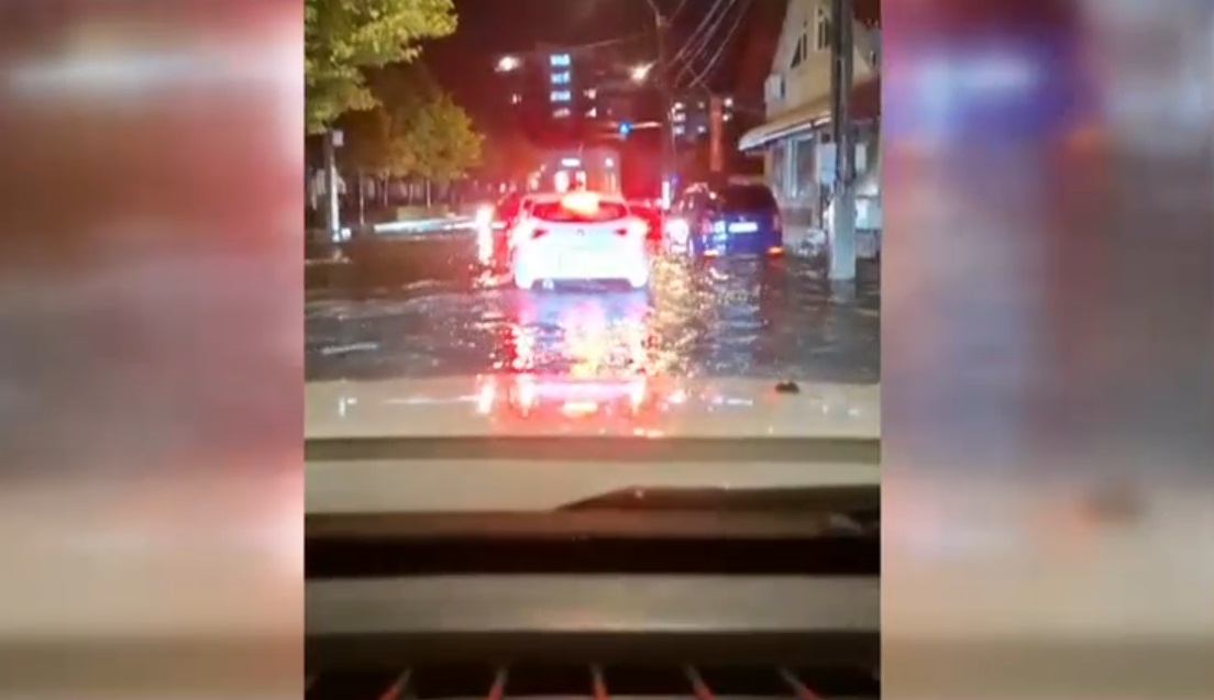 Ciclonul Boris în România: O furtună puternică a inundat străzi din Pitești și a doborât mai mulți copaci