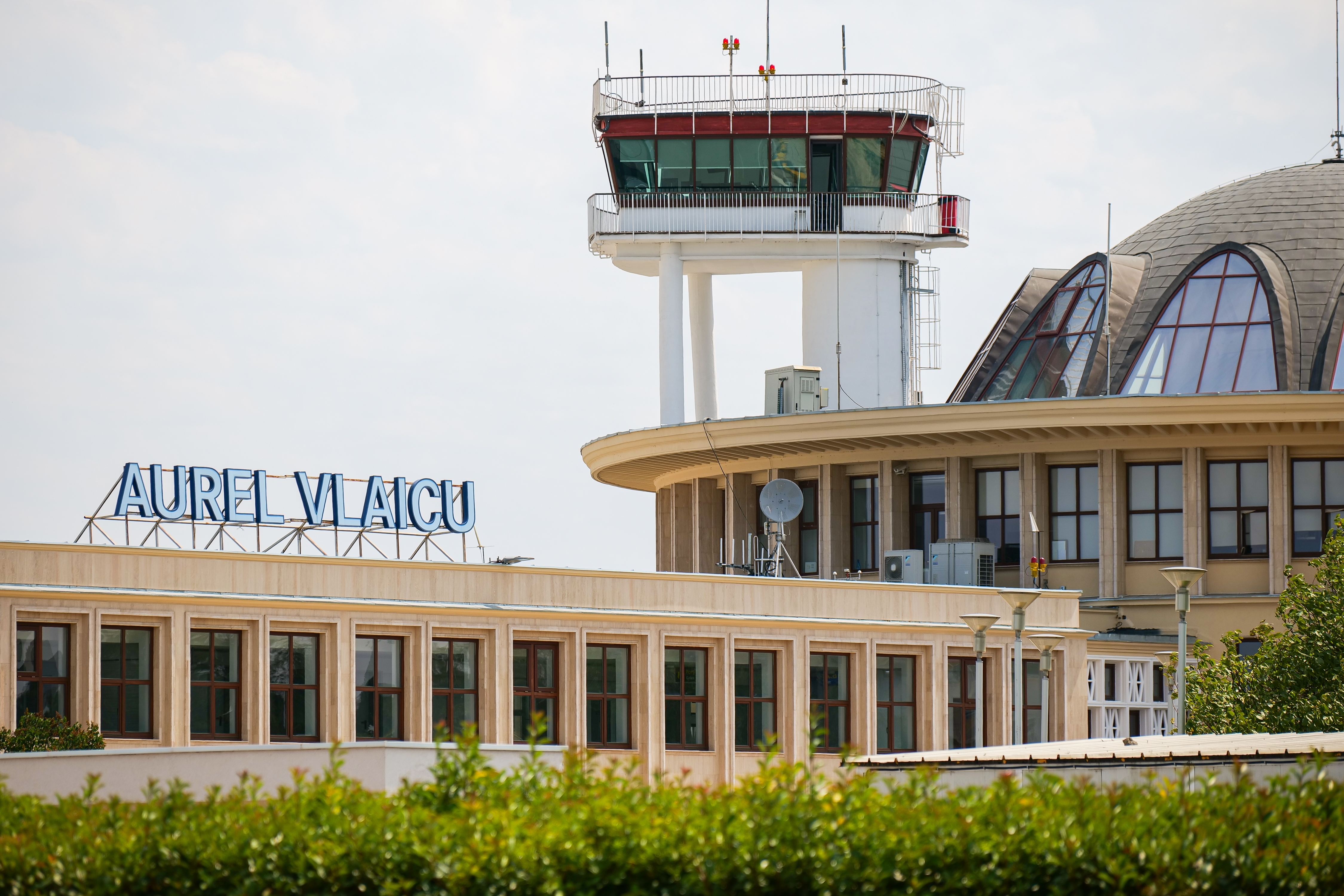 Incident pe Aeroportul Băneasa: Un avion de mici dimensiuni a ieşit de pe pista de aterizare. Curse deviate