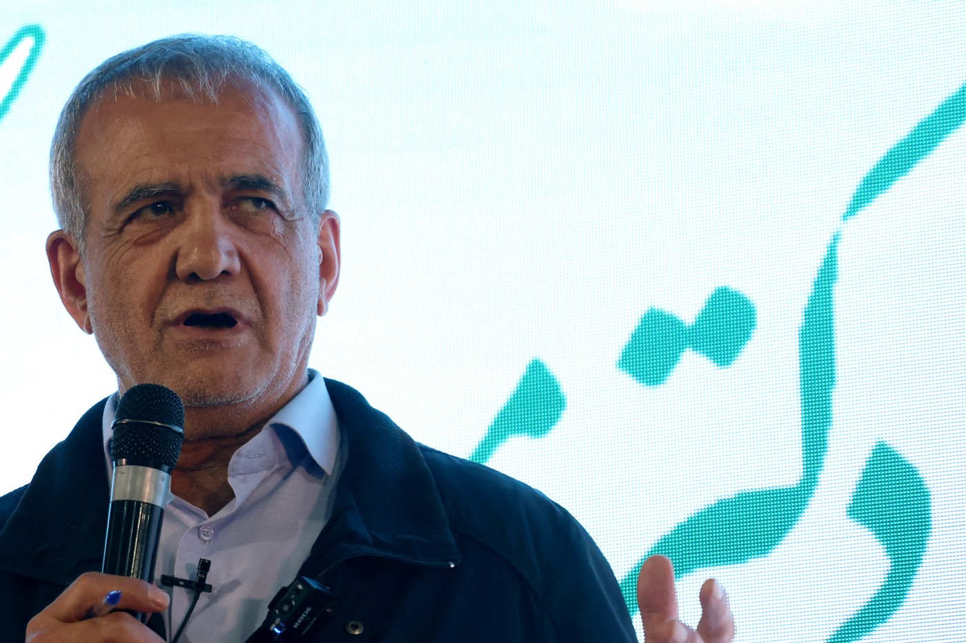 Președintele Iranului a ordonat începerea imediată a negocierilor cu SUA, susține presa locală