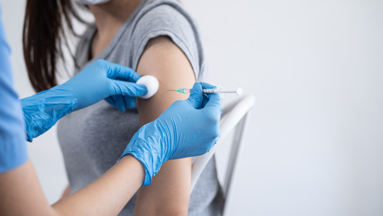 De ce recomandă medicul vaccinarea antigripală din luna septembrie. Vaccinul gripal este gratuit în România pentru multe persoane. Foto Shutterstock