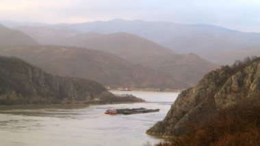 Barjă pe Dunăre. Foto: Marina Constantinoiu