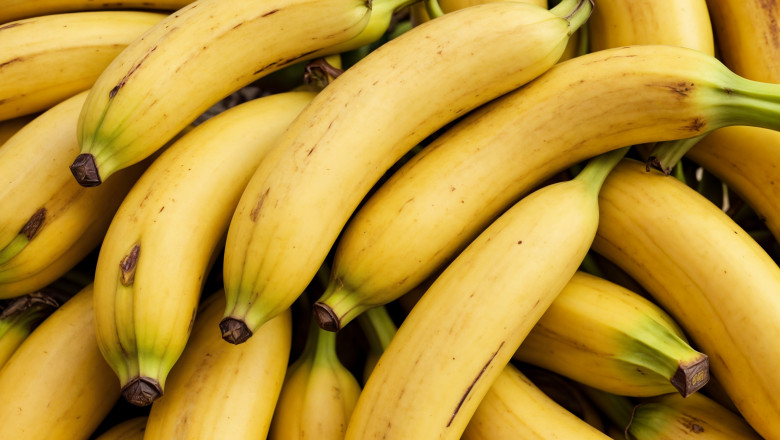 Organic,Yellow,Bananas,,Ripe,And,Abundant.,Freshness,And,Nutrition,In