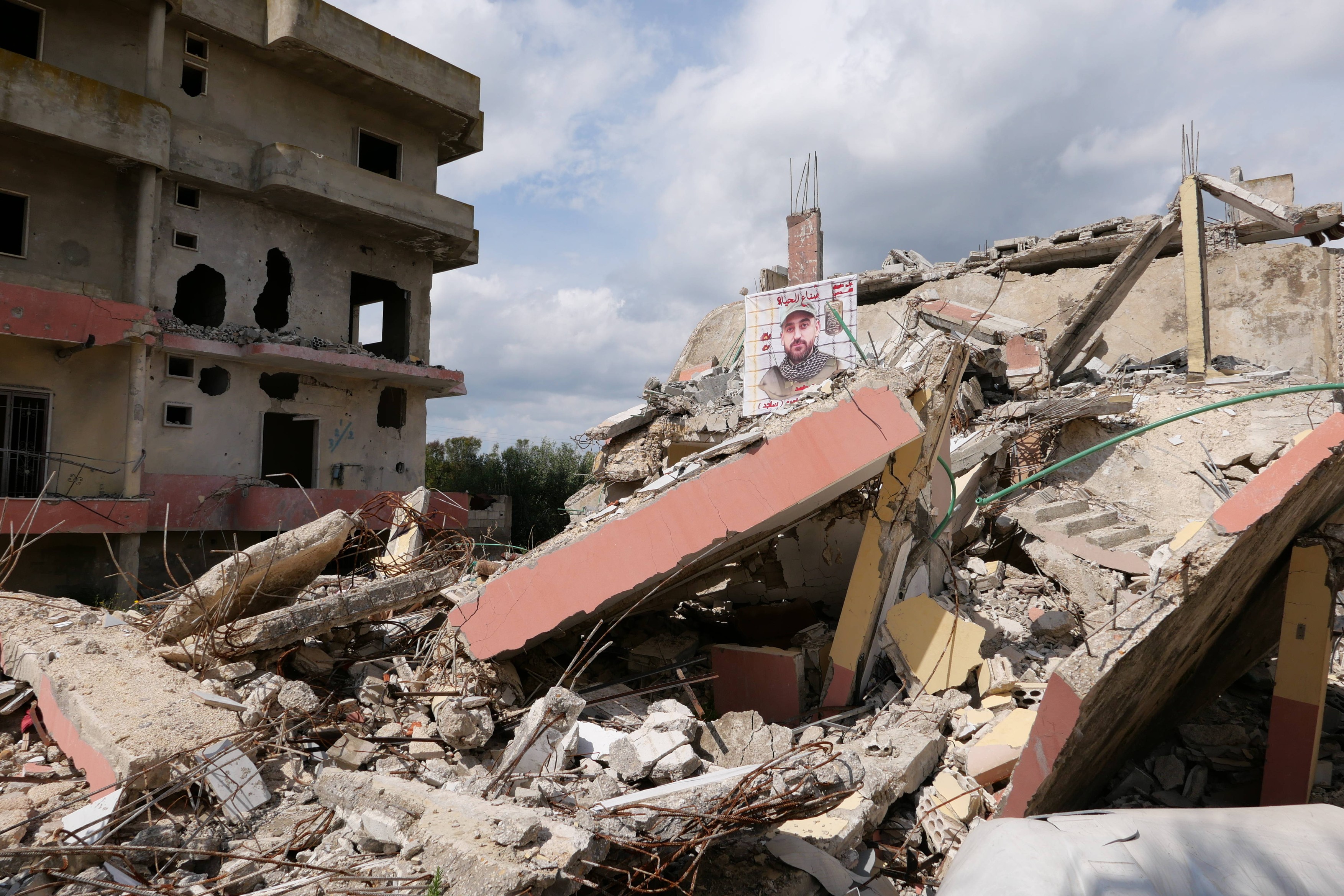 Bombardamentele asupra Libanului pregătesc terenul pentru un atac la sol (The Guardian)