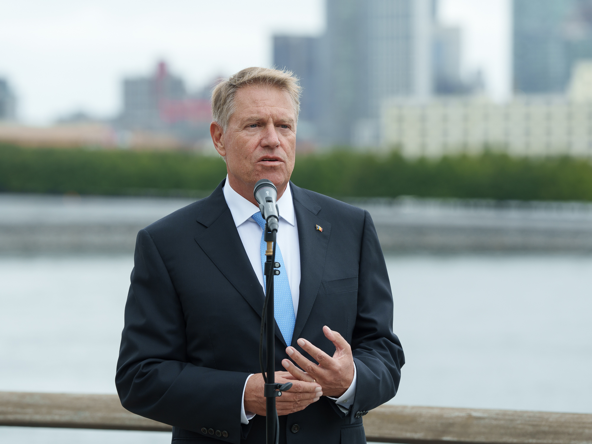 Prima reacție a lui Klaus Iohannis la legea care i-ar permite să candideze pentru Senat. Ce a spus despre soarta alianței PSD-PNL