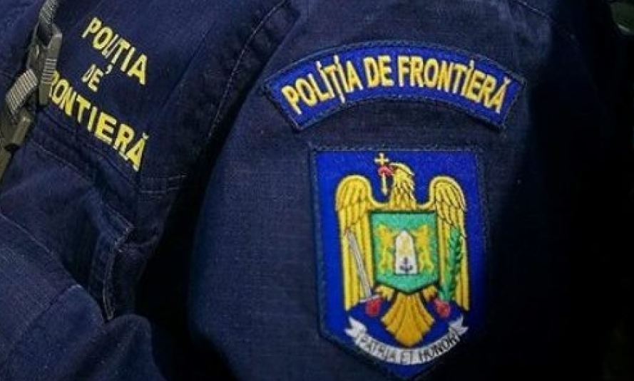 Aproape 30 de migranți ascunși în TIR-uri care transportau piese auto și capace de toaletă, prinși la frontieră
