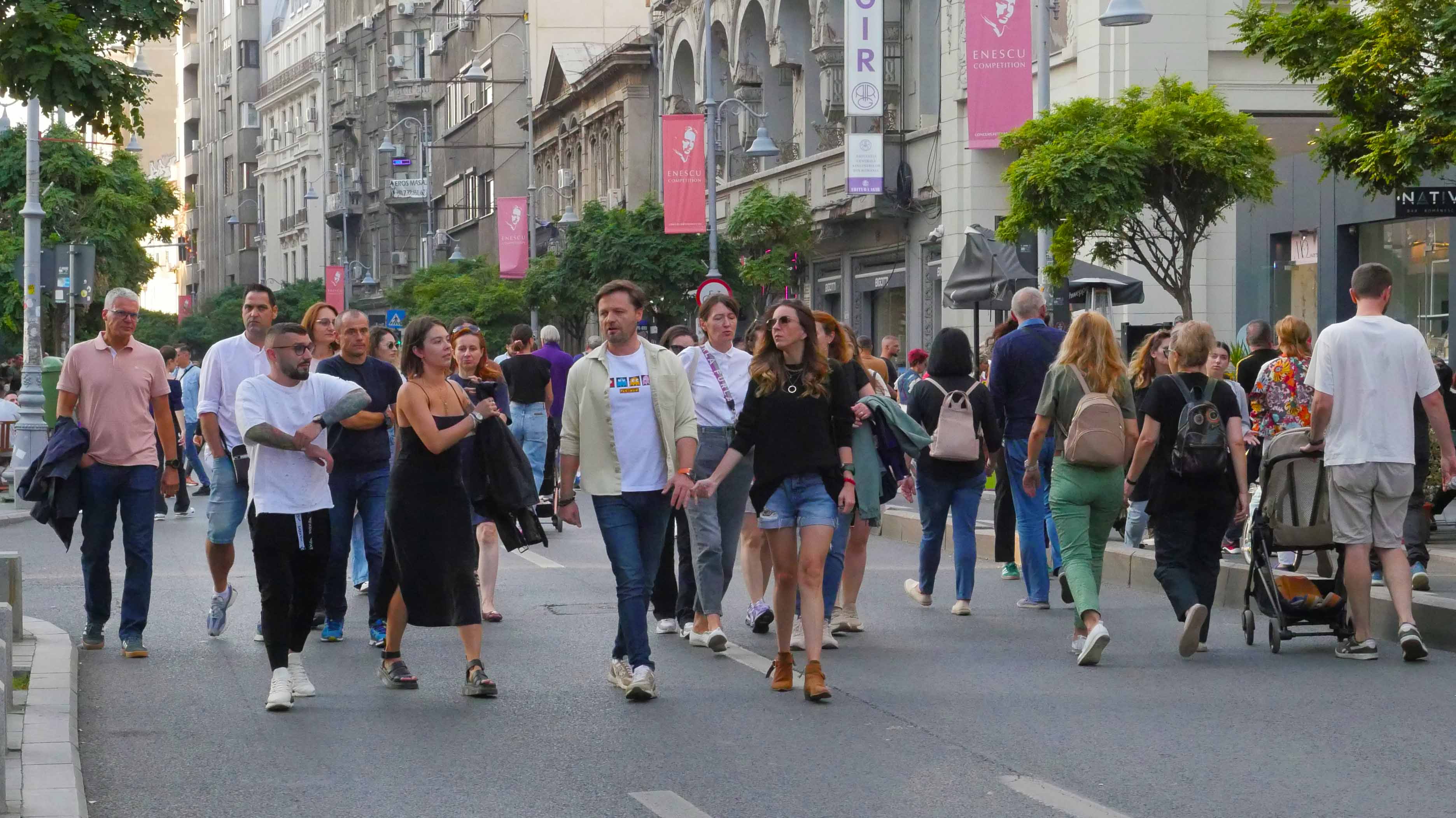 Străzi deschise. Ultimul weekend din septembrie aduce în București dans, muzică live, teatru, expoziții