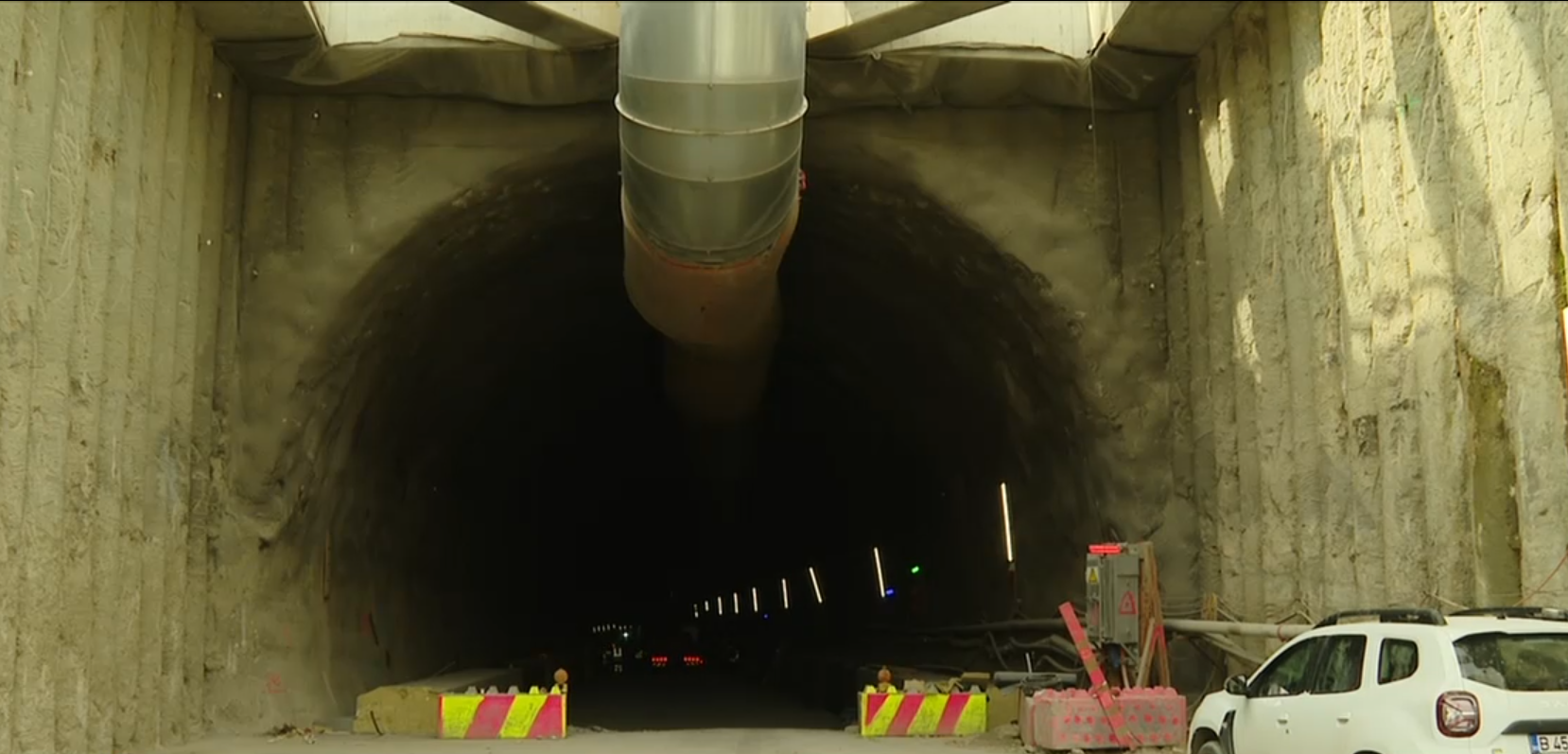 VIDEO Cum arată lucrările la primul tunel săpat pentru o autostradă din România. Autostrada Sibiu-Pitești va avea 8 tuneluri în total