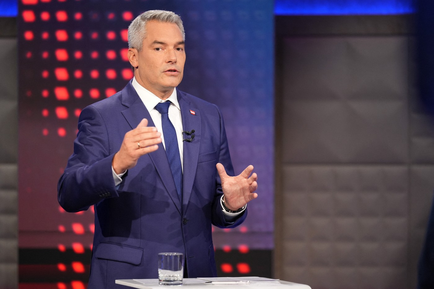 Cancelarul Austriei, Karl Nehammer, și partidul său conservator ar putea face o alianță cu extrema dreaptă, după alegerile de duminică